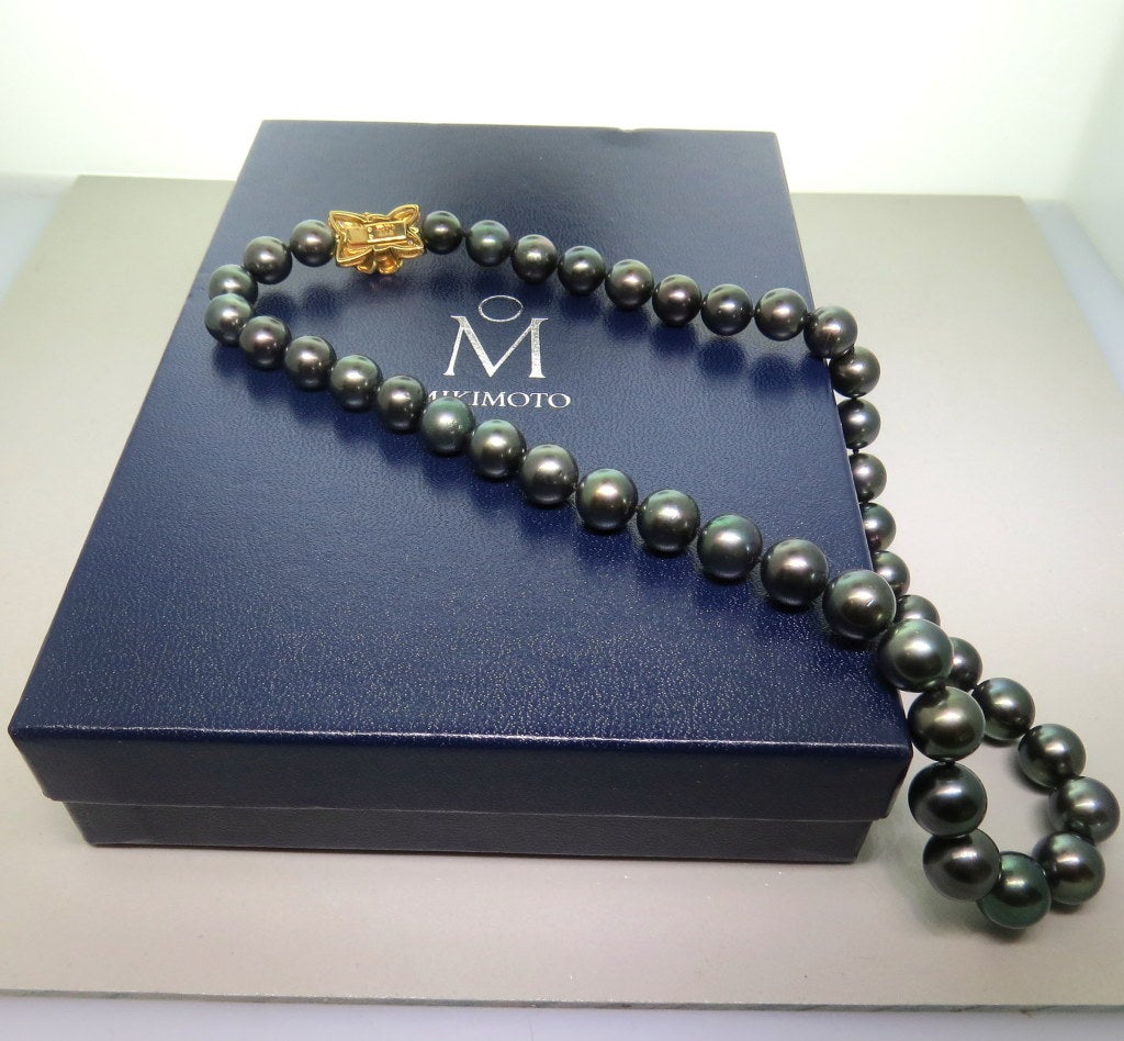 Mikimoto Black South Sea Pearl Gold Diamond Necklace In Excellent Condition In Lambertville, NJ