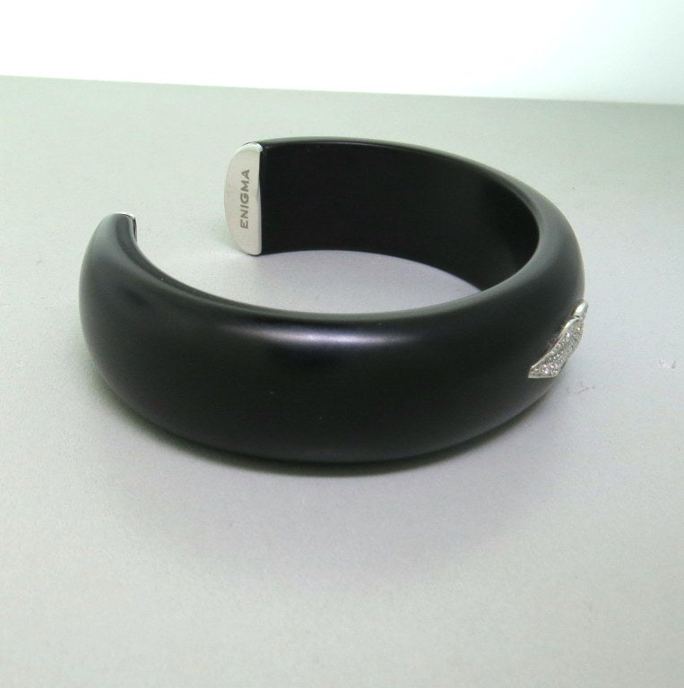 Wood and 18k gold cuff bracelet by Gianni Bulgari from Enigma collection,with diamond lips design. Retail $8400. Bracelet is size large, will fit up to 7 1/2