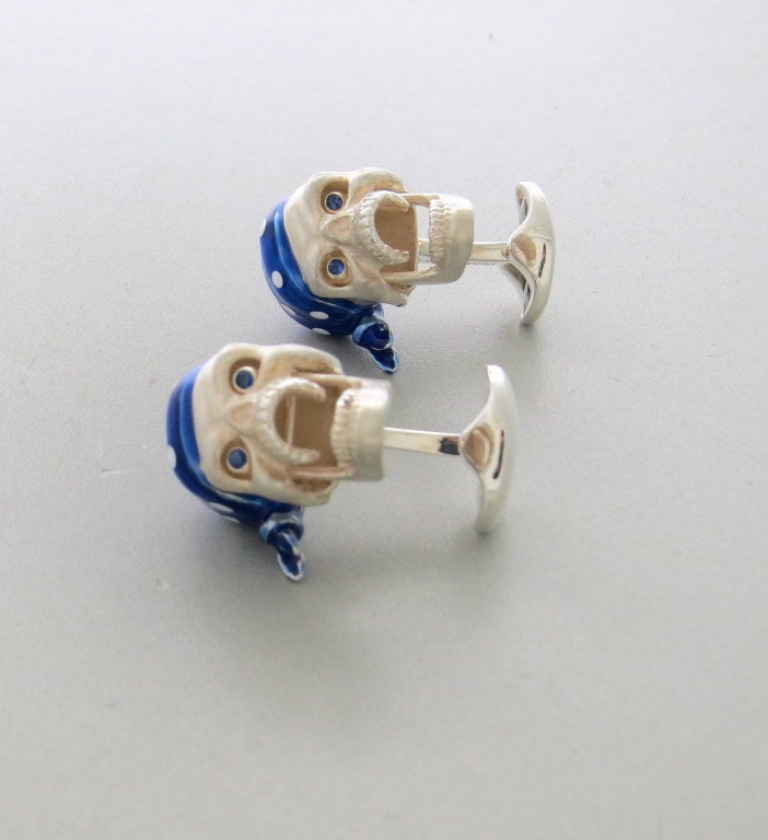New Deakin & Francis sterling silver skull cufflinks with blue sapphire eyes and blue bandana. Cufflink top - 25mm x 20mm. Come with original box and papers. Marked - Deakin & Francis,D & F,925. weight - 32.2g