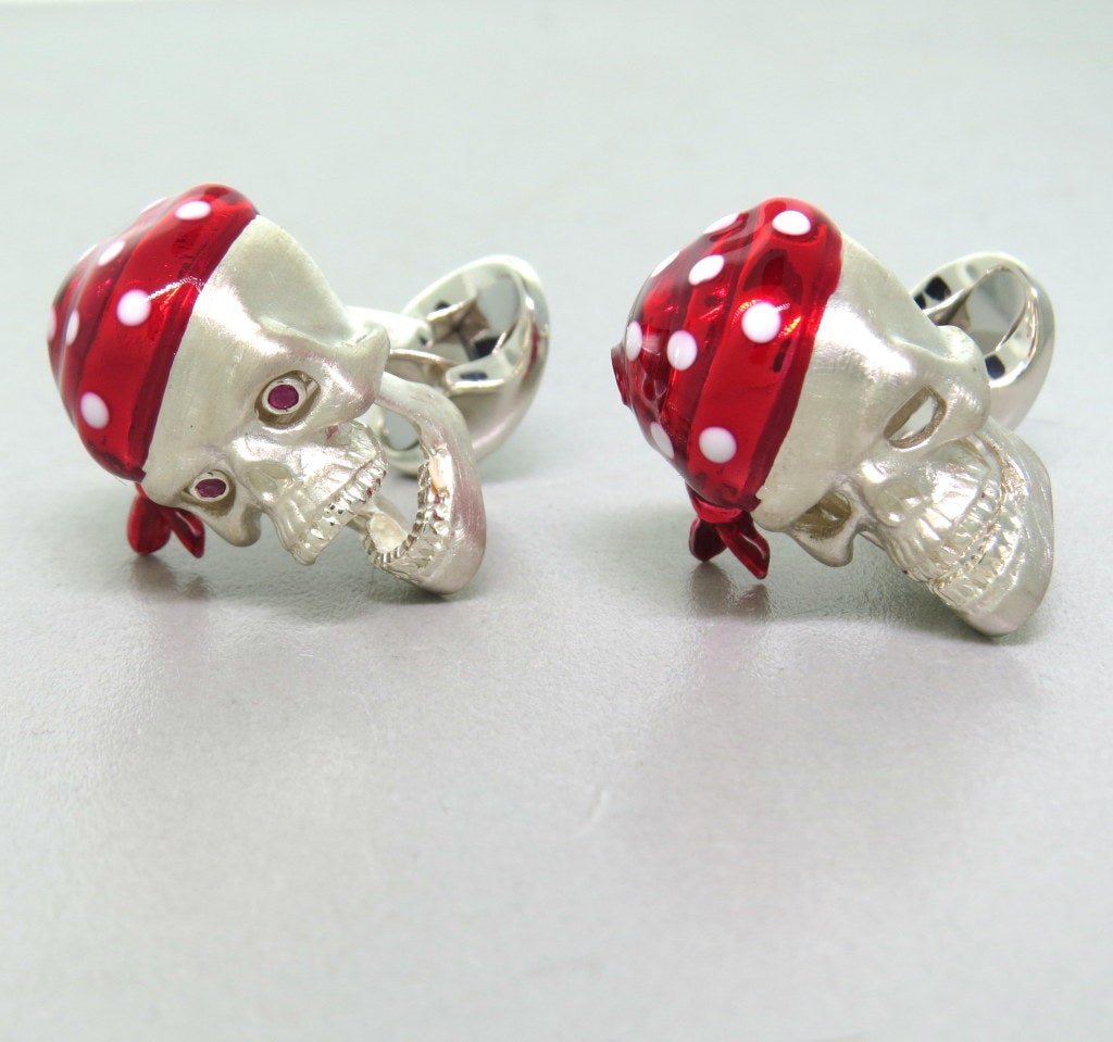 New Deakin & Francis sterling silver red bandana skull cufflinks with moving jaws and ruby eyes. Cufflink top is 26mm x 21mm. Come with original box and papers. Marked - D & F,Deakin & Francis,925. weight - 32.2g