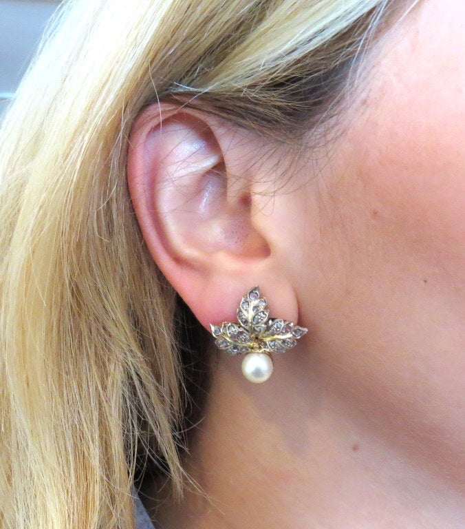 Buccellati Pearl Diamond Gold Leaf Earrings In Excellent Condition In Lambertville, NJ