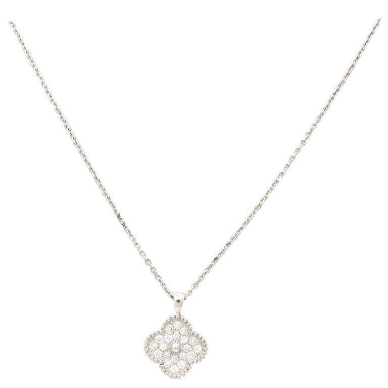Van Cleef Arpels Collier pendentif en diamant Alhambra
