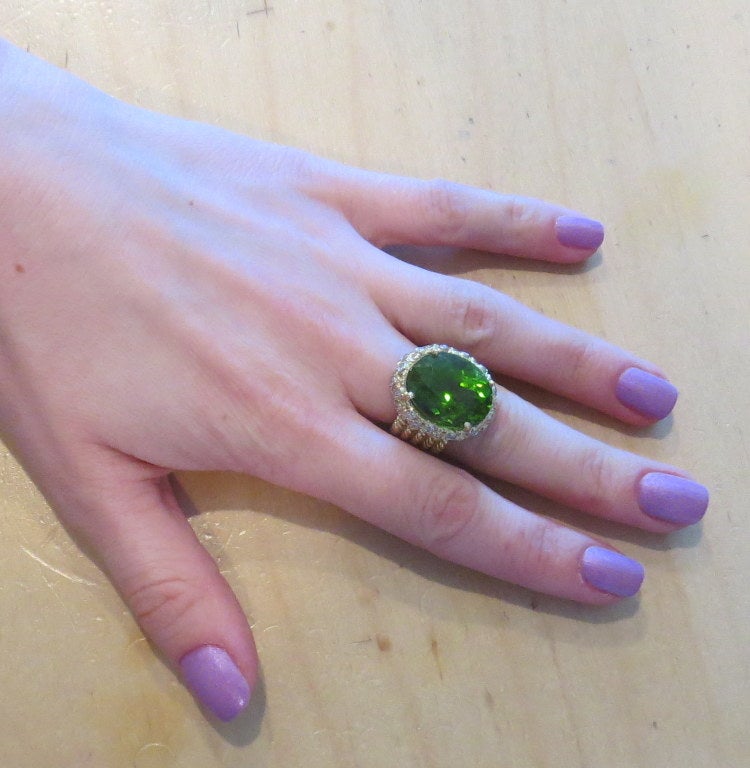 Großer natürlicher Peridot Diamant Gold Ring im Zustand „Hervorragend“ in Lambertville, NJ