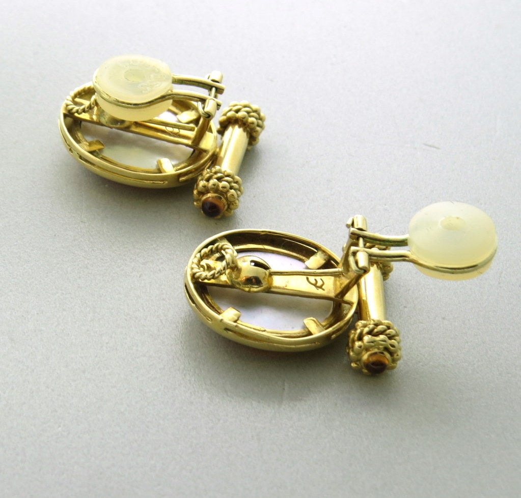 Women's Elizabeth Locke Intaglio Gold Earrings