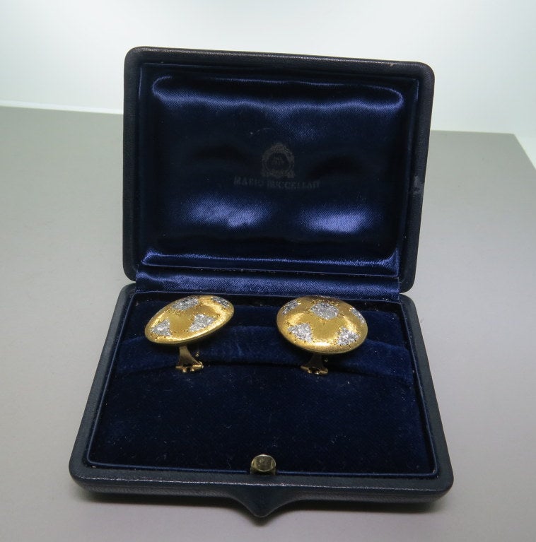 Mario Buccellati Large Gold Button Earrings In Excellent Condition In Lambertville, NJ
