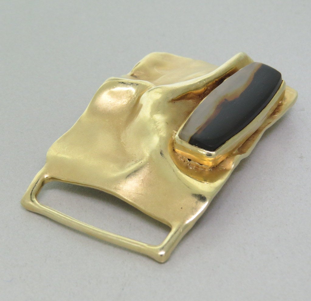 Anthony Kim 14k Gelbgold Gürtelschnalle mit 30mm x 10mm Achat Edelstein. Die Schnalle ist 55 mm x 34 mm groß. Der Riemeneinsatz ist 28 mm breit. Gezeichnet A.Kim,'82,14k. Gewicht 27.2g