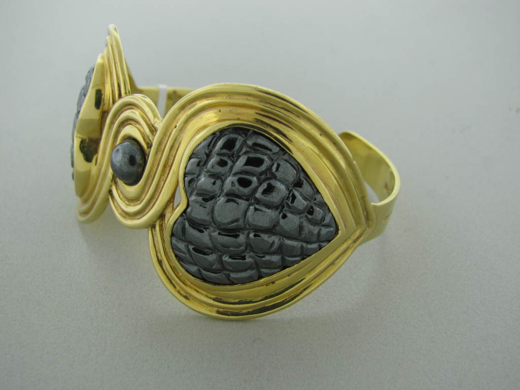 GUCCI Hematite Gold Heart Cuff Bracelet