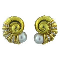 DE VROOMEN Pearl Diamond Gold Seashell Motif Earrings