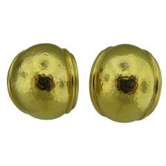 ELIZABETH LOCKE Hammered Finish Gold Dome Earrings
