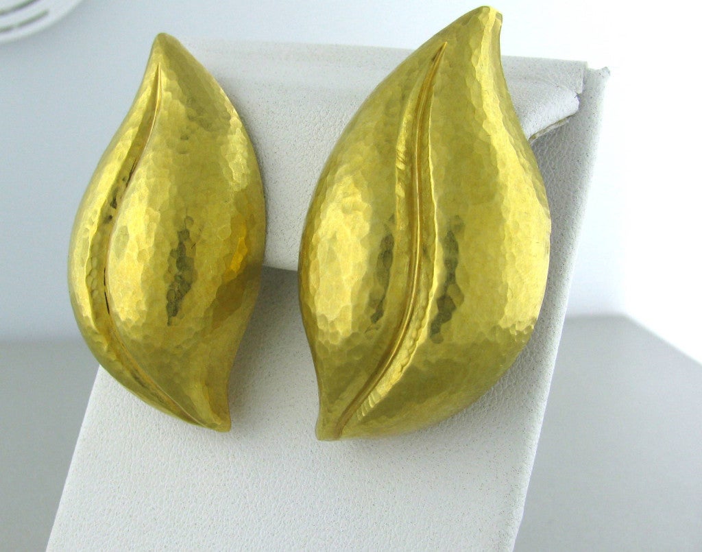 Metal 	18k Yellow Gold
Gemstones/diamonds 	None
Measurements 	Earrings - 53mm X 30mm (inch = 25mm)
Marked/tested 	T & Co, Paloma Picasso, Italy, 18kt, 750, 1980
Clarity 	N/a
Color 	N/a
Weight 	23.9g