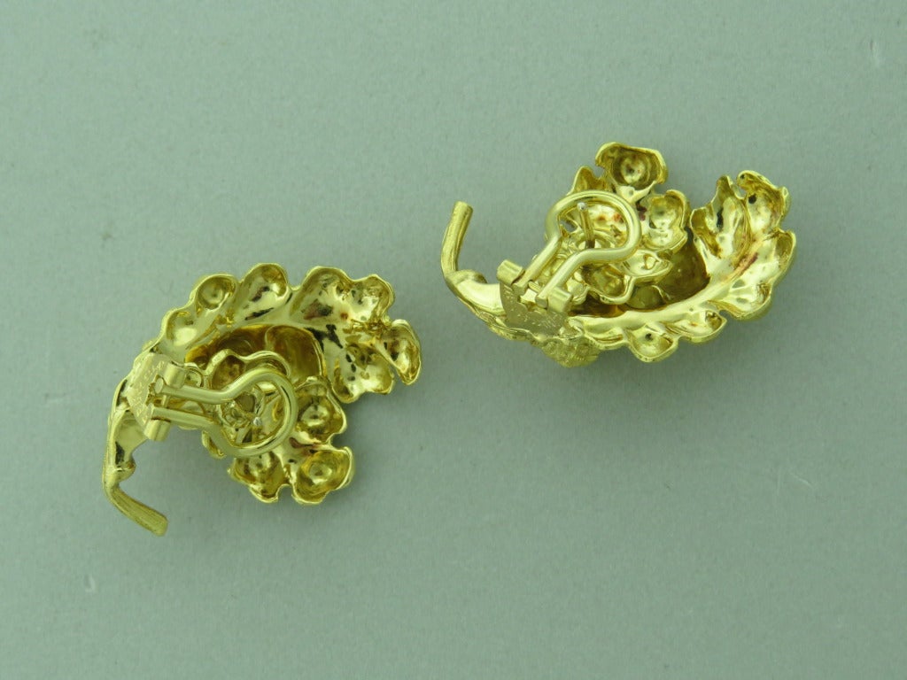 18k gold Buccellati Acorn pattern earrings, Marked:  Buccellati, 750. 33mm X 22mm