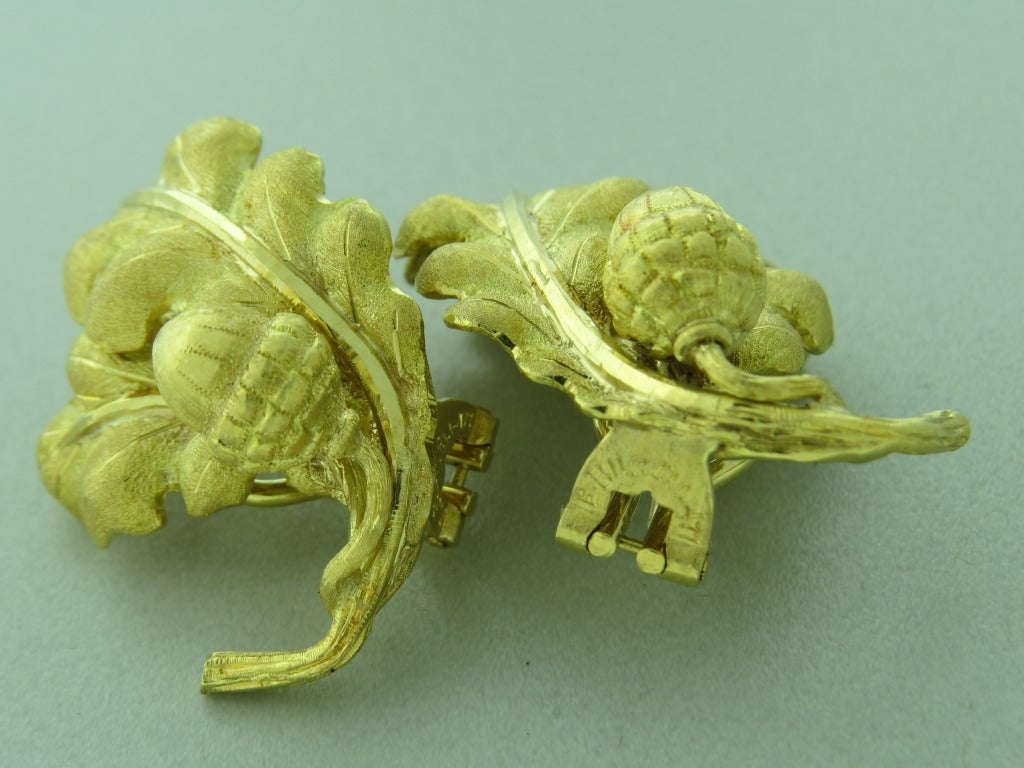 Buccellati Gold Acorn Earrings In Excellent Condition In Lambertville, NJ