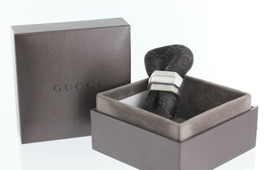 Gucci Sterling Silver Ring In Excellent Condition In Mt. Kisco, NY