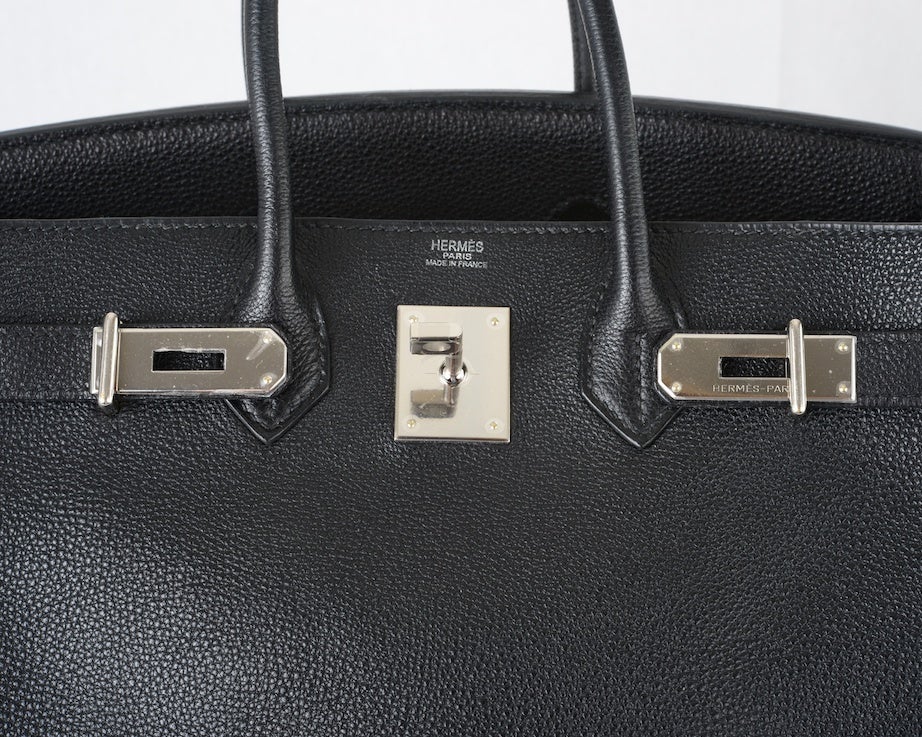 WHATADEAL! HERMES BIRKIN BAG HAC 28cm BLACK WITH PALLADIUM HARDW

As always, another one of my fab finds, the Hermes 28cm Haute a Courroies (HAC) Birkin the original 
