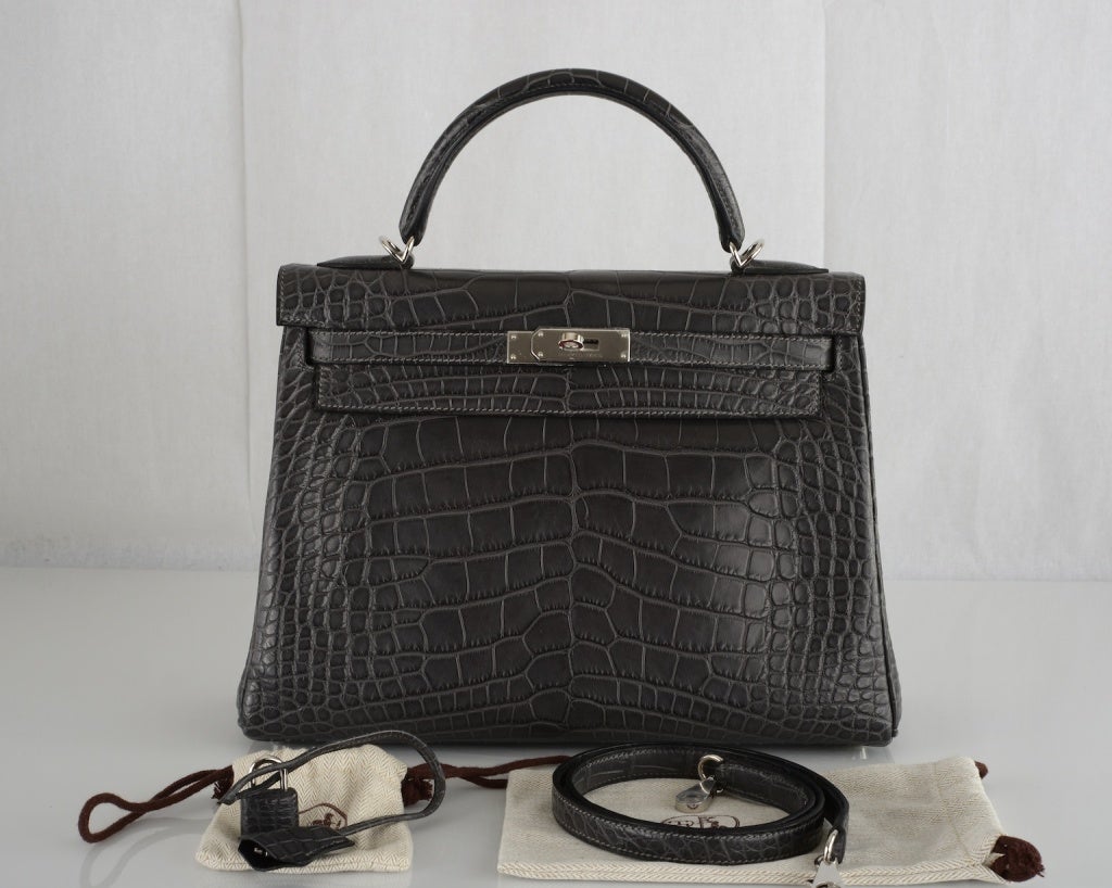 INSANE NEW COLOR HERMES KELLY BAG 32CM GREY GRIS FONCE MATTE CROCODILE

As always, another one of my fab finds, Hermes Kelly 32cm. The color is STUNNING GREY, Perfection as always with palladium hardware. THIS BEAUTY IS BRAND NEW. JUST PURCHASED