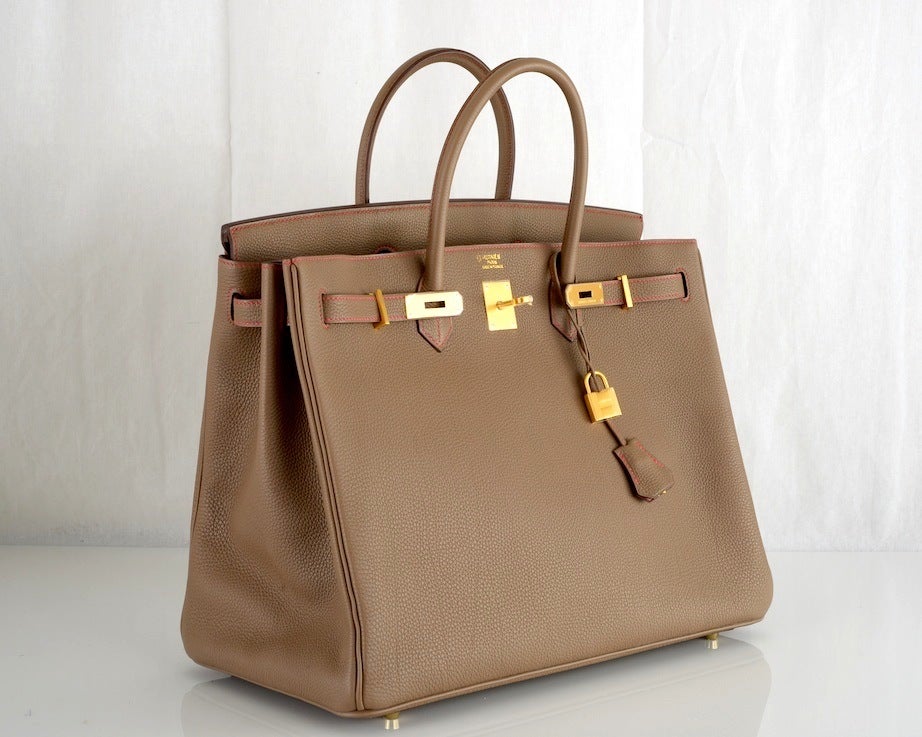 HERMES BIRKIN BAG ETOUPE 40cm BI COLOR BORDEAUX BRUSHED GHW

As always, another one of my fab finds, Hermes 40 cm Birkin in beautiful IMPOSSIBLE TO GET ETOUPE WITH MATTE GOLD HARDWARE BORDEAUX INTERIOR AND BRIGHT RED CONTRAST STITCHING!  THIS IS A