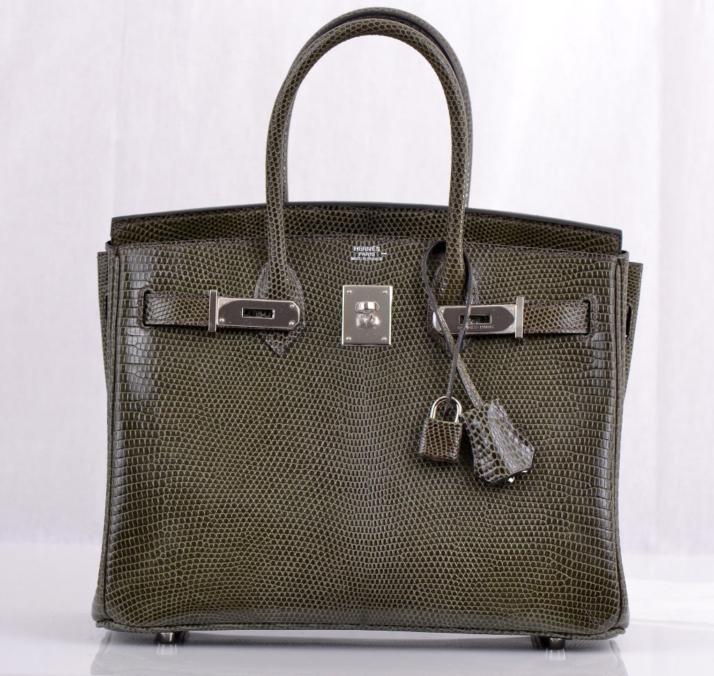 HERMES BIRKIN BAG 30CM VERT OLIVE LIZARD 1ST EVER IN 30CM. As always, another one of my fabulous finds, the Hermes 30cm Birkin in beautiful IMPOSSIBLE TO GET VERT OLIVE LIZARD with PALLADIUM hardware.<br />
<br />
» This bag comes with lock, keys,