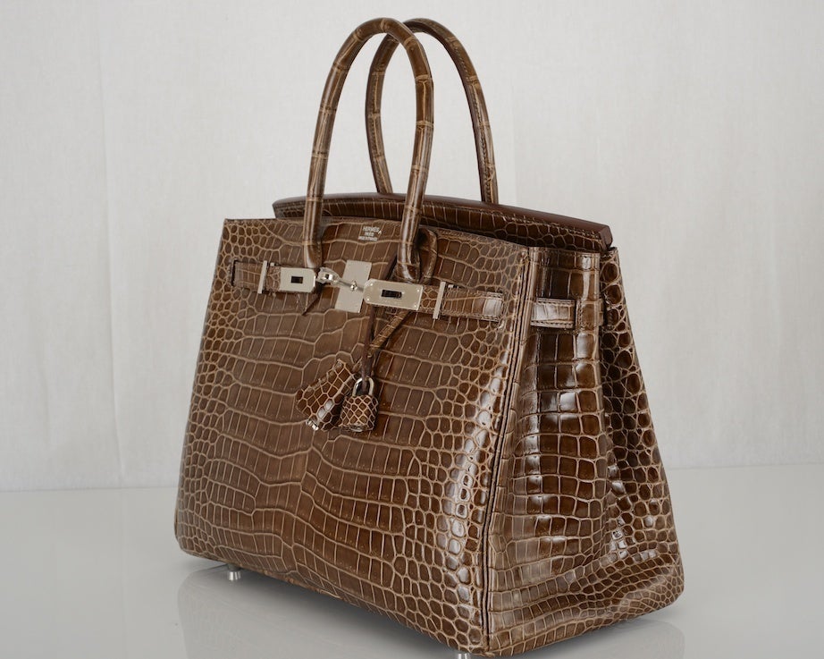 JUST stunning.. HERMES BIRKIN BAG 35cm CROCODILE SHINY GRIS ELEPHANT POROSUS

HERMES BIRKIN 30CM IN THE MOST BEAUTIFUL NILO CROCODILE MATTE GRIS ELEPHANT WITH UN-GETTIBLE GOLD HARDWARE.

NEUTRAL OLIVE SHADE WITH A SILVERY SHEEN. THE COLOR IS