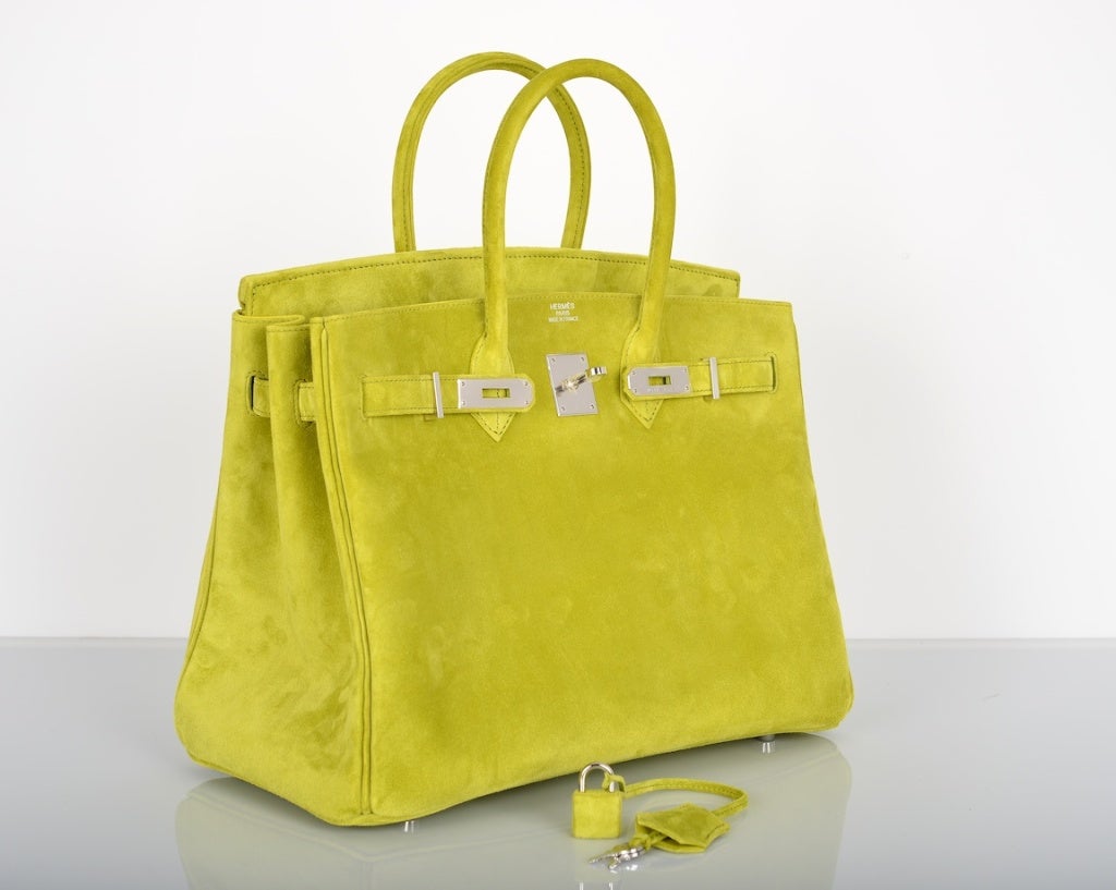 NEVER BEFORE! HERMES 35CM BIRKIN BAG VERT ANIS SUEDE PALLADIUM

As always, another one of my fab finds, Hermes 35cm Birkin in beautiful VERT ANIS GORGEOUS SUEDE with palladium hardware!

This bag comes with lock, keys, clochette, a sleeper for
