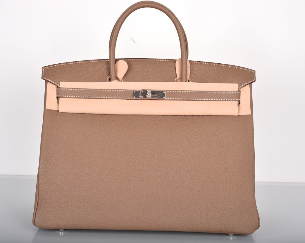 ALWAYS & FOREVER HERMES Birkin BAG ETOUPE TOGO 40cm WITH PALL HARDWARE

As always, another one of my fab finds, THE BIGGER THE BETTER! Hermes 40cm Birkin in beautiful CLASSIC ETOUPE WITH B WHITE CONTRAST STITCHING & PALLADIUM hardware.

TOGO