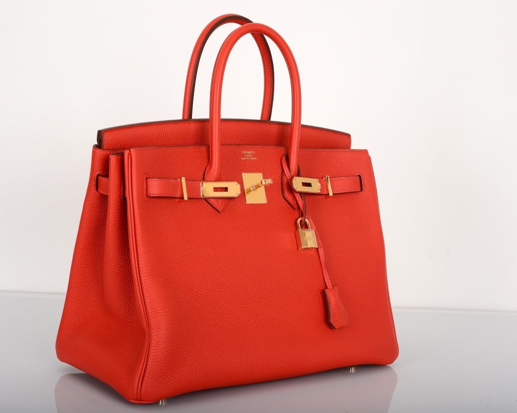 PERFECT NEW RED WOWZA! HERMES BIRKIN BAG 35CM GERANIUM GOLD HARDWARE

As always, another one of my fab finds, Hermes 35cm Birkin in beautiful IMPOSSIBLE TO GET COMBINATION GERANIUM WITH GOLD HARDWARE THIS COLOR IS VERY SIMILAR TO ROUGE