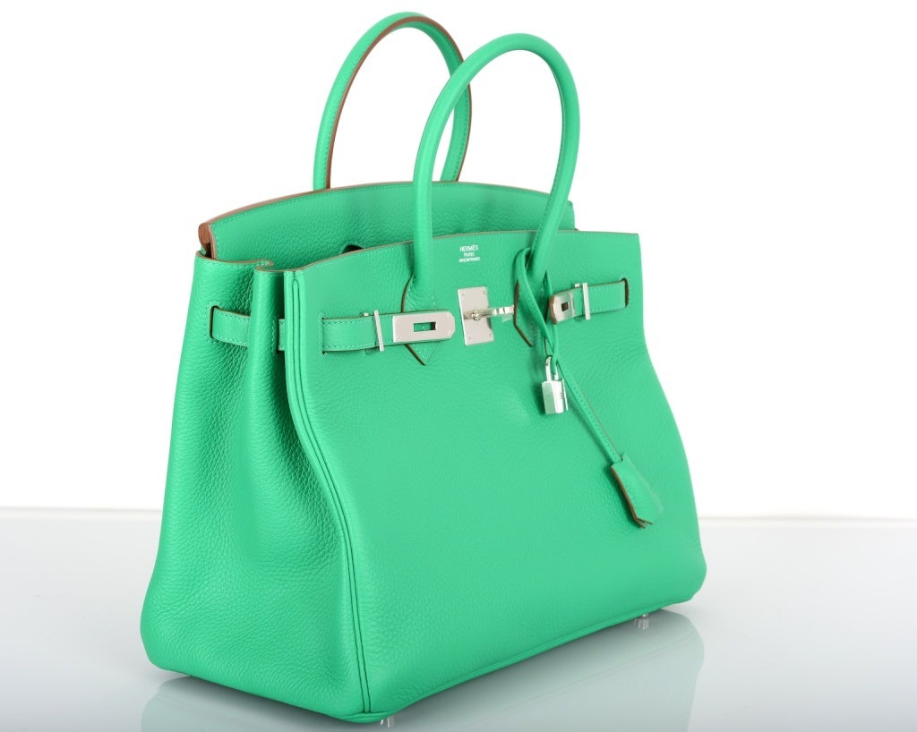 HEADS WILL TURN! HERMES BIRKIN BAG 35CM MENTHE MINT PALL HARDWARE

As always, another one of my fab finds, Hermes 35cm BIRKIN IN A NEW COLOR MENTHE gorgeous bright mint with PALLADIUM hardware TOGO leather

THIS NEW COLOR IS INSANE TRULY. MY