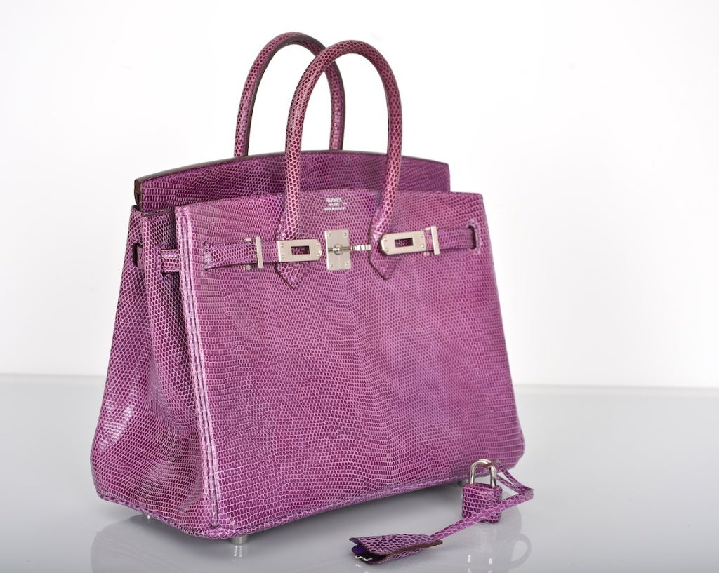 Hermès Violet Lizard 25cm Birkin Bag Palladium Hardware


As always, another one of my fab finds, the Hermes 25cm Birkin in beautiful IMPOSSIBLE TO GET VIOLET LIZARD with palladium hardware.

This bag comes with lock, keys, clochette, a sleeper