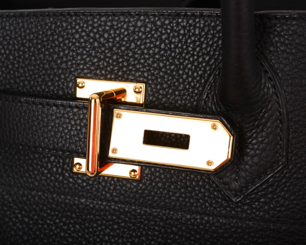 LOVE THIS HERMES BIRKIN BAG SHOULDER JPG BLACK 42CM #1 GOLD HARDWARE

AS ALWAYS ANOTHER ONE OF MY BRILLIANT HERMES FINDS!!

JPG  SHOULDER BIRKIN #1 BLACK WITH GOLD  SO CLASSIS AND SO RARE!
 
*THE HARDWARE IS GOLD AND ITS JUST LIKE IN THE