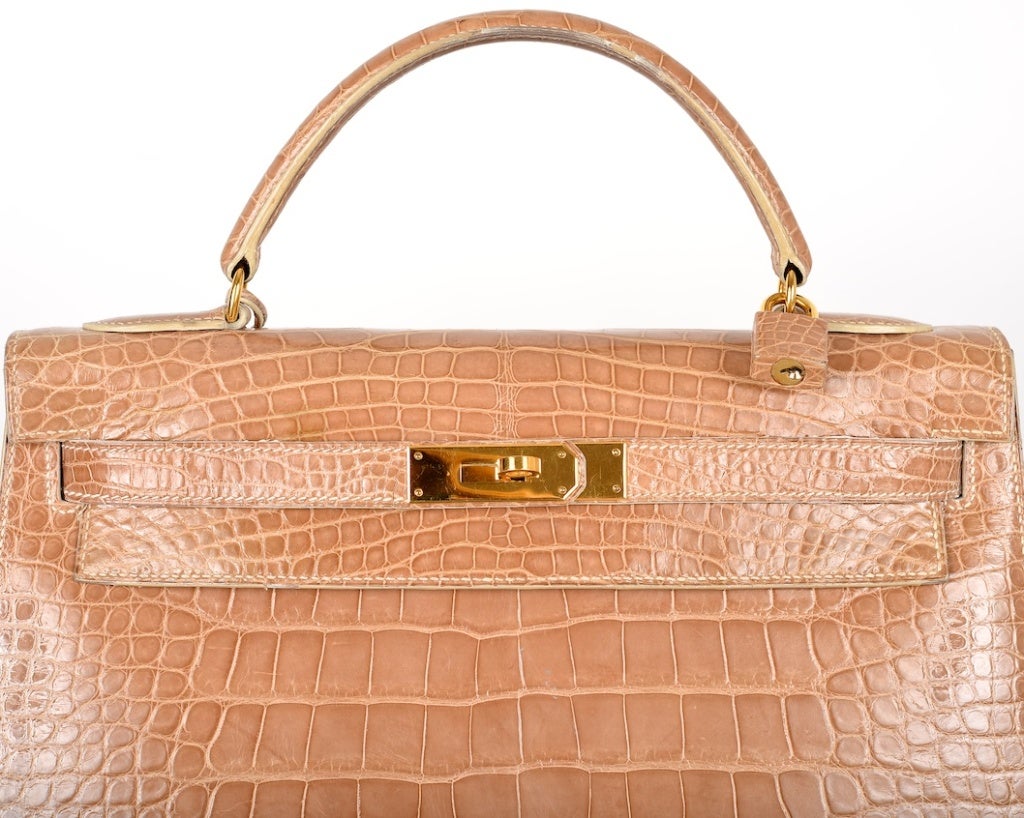 HERMES KELLY 32cm CROCODILE BAG POUDRE GOLD HARDWARE STUNNING! In Excellent Condition In NYC Tri-State/Miami, NY