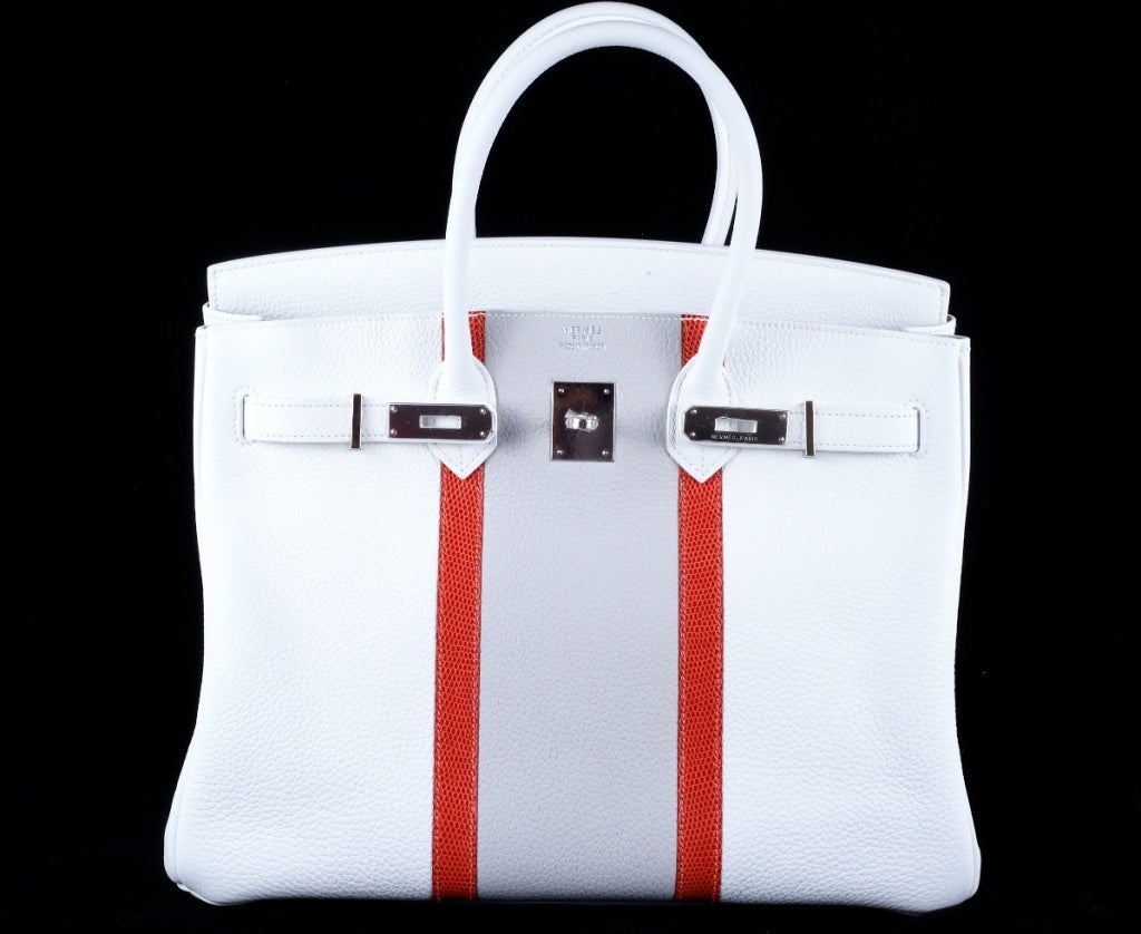 Wie immer ein weiterer meiner tollen Funde, Hermes 35cm Birkin in wunderschöner DREIFARBEN-KOMBINATION WEISS, GRAU UND LIZARD SANGUINE STRIPE

Diese Tasche ist eine Limited Edition die Farbkombination wird Ihnen den Atem rauben!

Diese Tasche