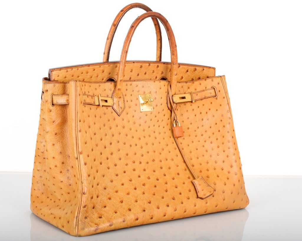 RARE VINTAGE GORGEOUS HERMES BIRKIN BAG GOLD 0STRICH 40CM WITH GOLD HARDWARE!

AS ALWAYS, ANOTHER ONE OF MY FAB FINDS, SUPER RARE NO LONGER AVAILABLE AT HERMES IN THIS INCREDIBLE SIZE. THE BIGGER THE BETTER! HERMES 40CM BIRKIN IN BEAUTIFUL GOLD