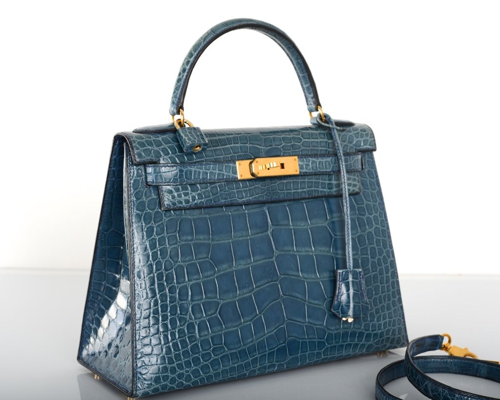 AS ALWAYS, ANOTHER ONE OF MY FAB FINDS... HERMES 28CM SHINY BLUE ROI ALLIGATOR KELLY WITH INCREDIBLE GOLD HARDWARE ! SHINY ALLIGATOR WITH GOLD IN A KELLY .. VERY UNUSUAL PIECE WITH STUNNING SYMMETRICAL SCALES

THIS BAG WILL TAKE YOUR BREATH AWAY