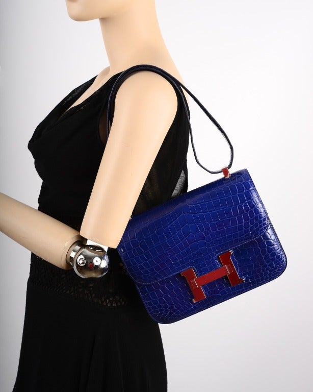 HERMES CONSTANCE CROCODILE BLUE ELECTRIC BAG 23CM STUNNER at 1stdibs  