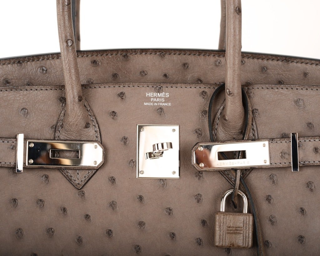 AS ALWAYS ANOTHER ONE OF MY FAB FINDS! HERMES STUNNING SPECIAL COLOR DOVE GREY / GRIS TOURTERELLE IN OSTRICH LEATHER 
BIRKIN WITH PALLADIUM HARDWARE! 

- THE MOST AMAZING  GRAY OSTRICH COLOR WITH PALLADIUM HARDWARE SEXIEST BAG EVER!
- THE BAG IS