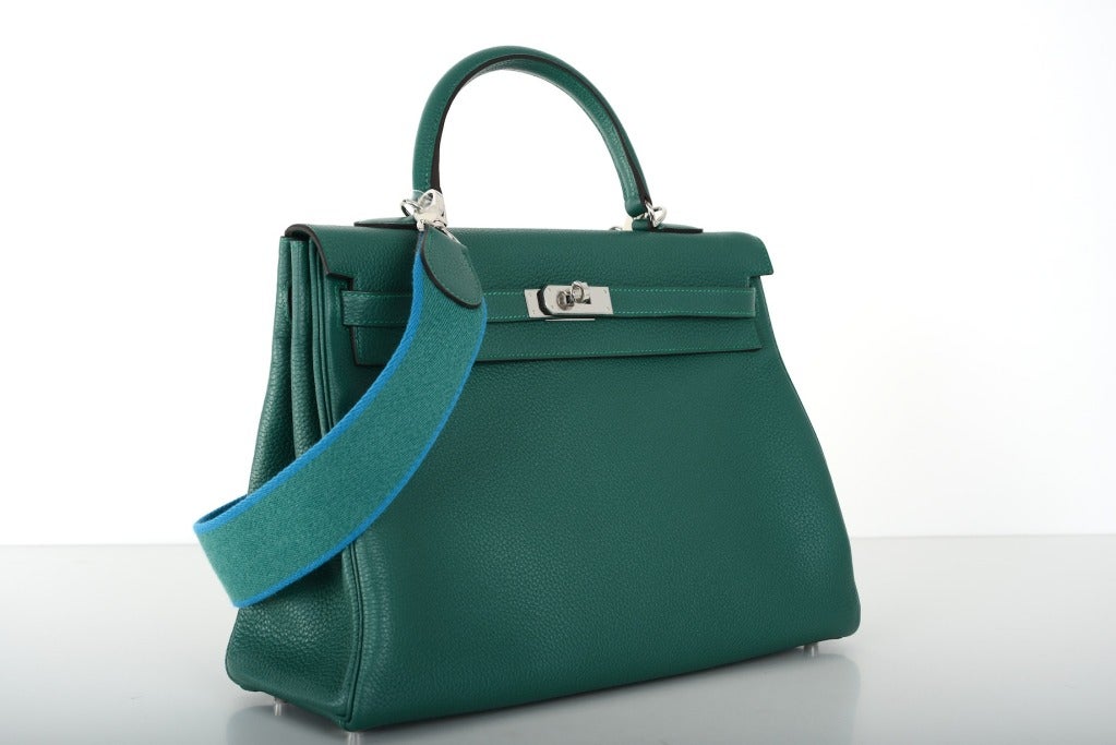 As Always, Another One Of My Fab Finds, Introducing Malachite Hermes 35Cm Kelly Gorgeous Green With Palladium Hardware Clemence Leather 

The Color Is Really Gorgeous.  Emerald Hues Are Having A Major Moment This Fall.

This Bag Comes With Lock,