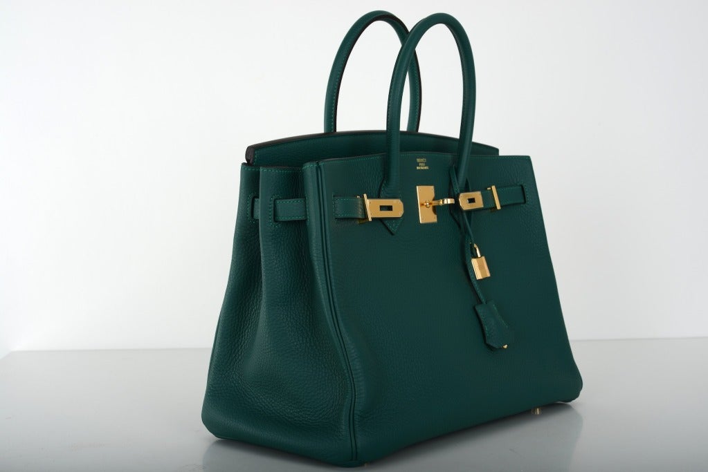 As always, another one of my fab finds, INTRODUCING MALACHITE Hermes BIRKIN BAG 35cm  gorgeous GREEN with GOLD hardware CLEMENCE leather

THE COLOR IS REALLY GORGEOUS. EMERALD HUES ARE HAVING A MAJOR MOMENT THIS FALL.

This bag comes with lock,