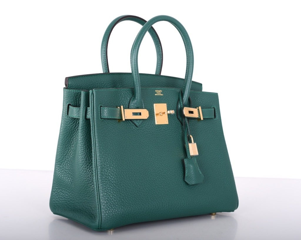 As always, another one of my fab finds! INTRODUCING MALACHITE Hermes 30cm BIRKIN gorgeous GREEN with Gold hardware togo leather.

THE COLOR IS REALLY GORGEOUS.

This bag comes with lock, keys, clochette, a sleeper for the bag, rain protector,