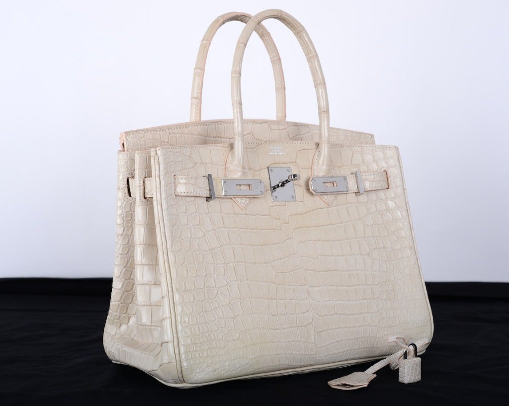 AS ALWAYS, ANOTHER ONE OF MY INSANE HERMES FINDS!

Not your ordinary croc BIRKIN, this is very special and only offered to “elite” clientele. Blanc Casse Birkin in Porosus crocodile . The bag is stamp L. There is no plastic on the hardware. It has