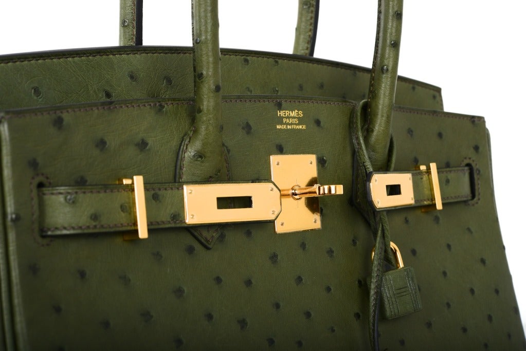 As always, another one of my fab finds! HERMES STUNNING SPECIAL COLOR VERT FORET IN OSTRICH LEATHER! 

BIRKIN WITH INCREDIBLE GOLD HARDWARE! 

- THE MOST AMAZING OSTRICH COLOR WITH GOLD HARDWARE! SEXIEST BAG EVER!

- PLASTIC IS STILL ON THE