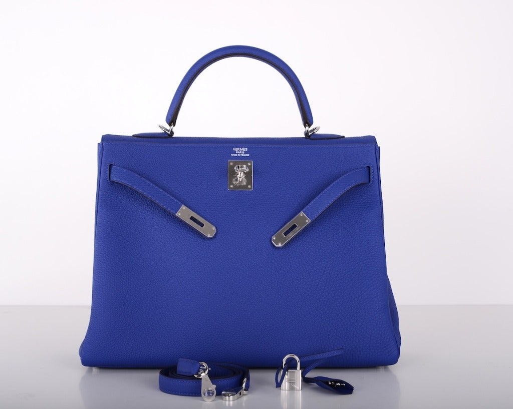 As always, another one of my fab finds! NEW INCREDIBLE Hermes 35cm KELLY RETOURNE BLUE ELECTRIQUE
in beautiful TOGO leather with palladium hardware.

This bag is brand new with original box and accessories.
Authenticity as always guaranteed.