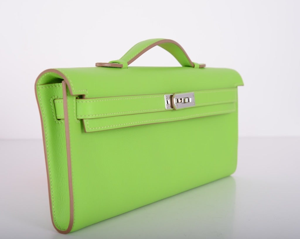 As always, another one of my fab finds! CANT GET THIS! Hermes KELLY CUT IN THE MOST AMAZING kiwi SWIFT!
THE BRIGHTEST CANDY KIWI with PALLADIUM hardware.

MEASURES:
12 1/4 x 5