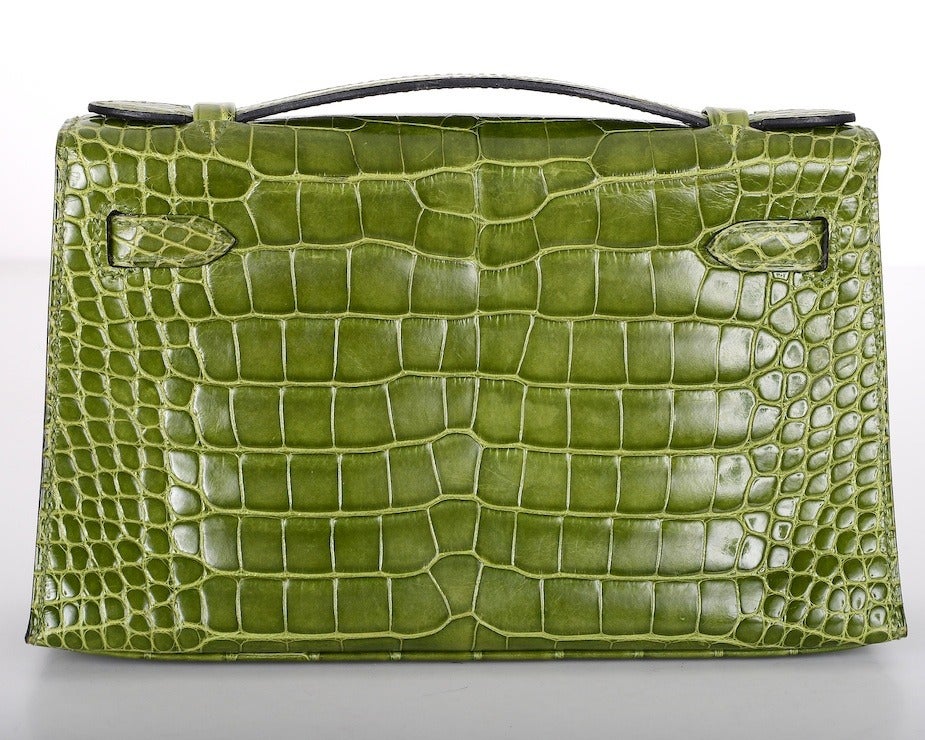 As always, another one of my fab finds! SUPER RARE Hermes KELLY POCHETTE IN THE MOST GORGEOUS VERT BENGHAL ALLIGATOR WITH INCREDIBLE GOLD HARDWARE STAMP N! 

MEASUREMENTS  21.6 cm or 8.5