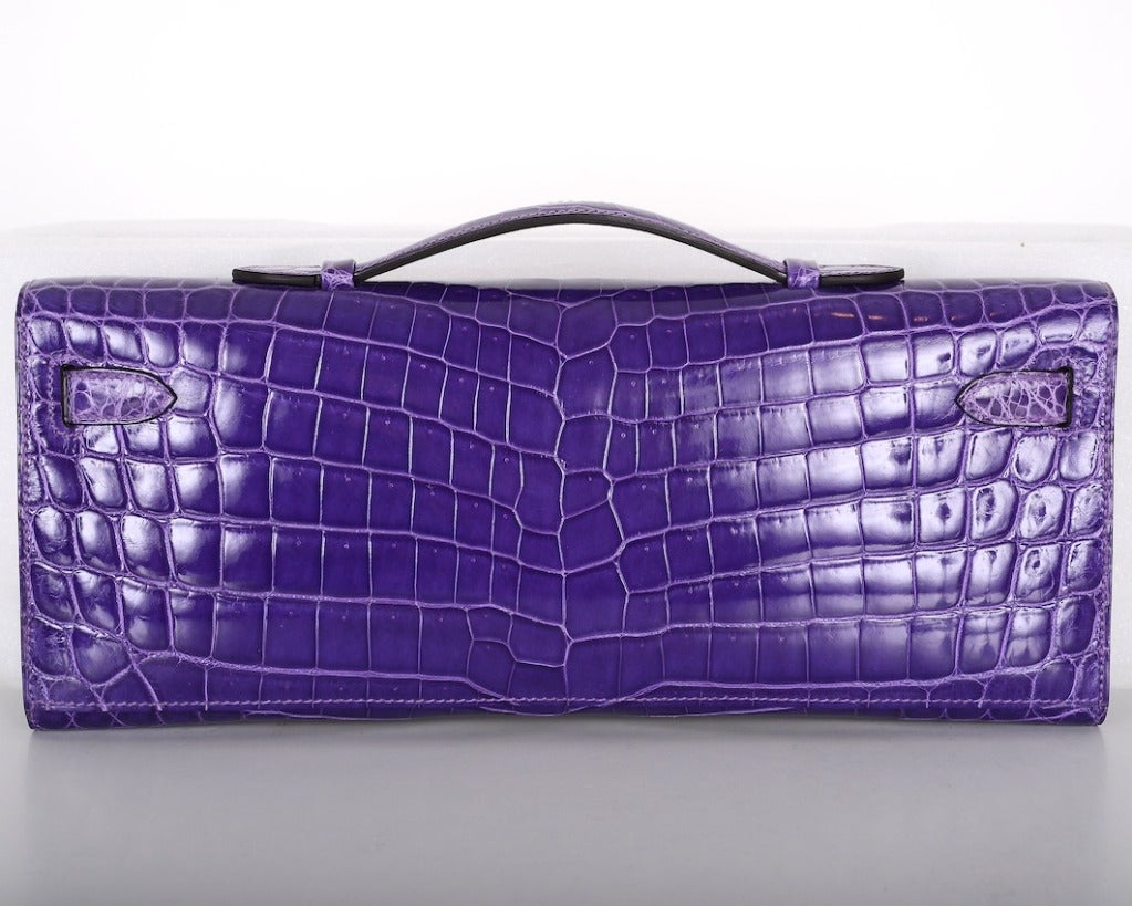 Hermes Kelly Cut ULTRA VIOLET CROCODILE Bag Kelly Cut CLUTCH POCHETTE In New Condition In NYC Tri-State/Miami, NY