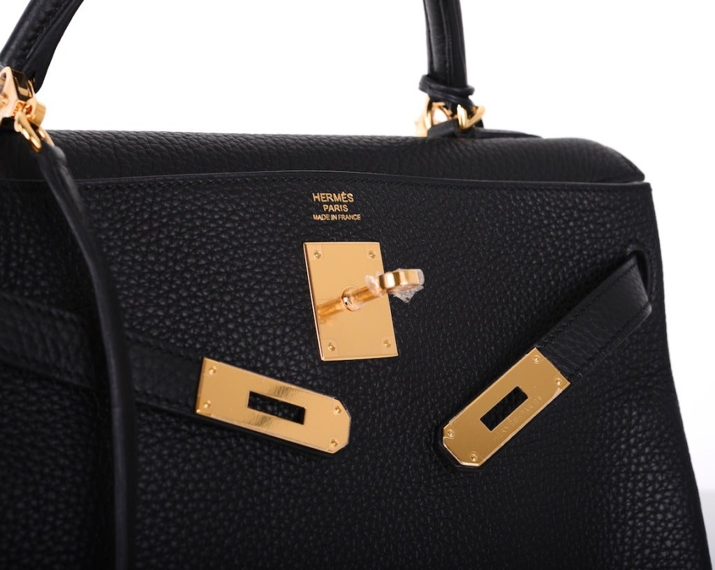 HERMES KELLY BAG 32cm BLACK WITH GOLD HARDWARE TOGO For Sale 1