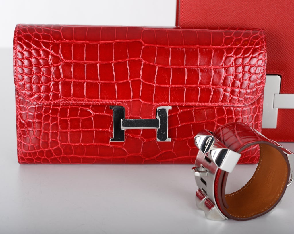 As always, another one of my fab finds! Hermes CONSTANCE LONG WALLET IN THE MOST FABULOUS RED BRAISE! Alligator with palladium hardware.
MEASURES:
8