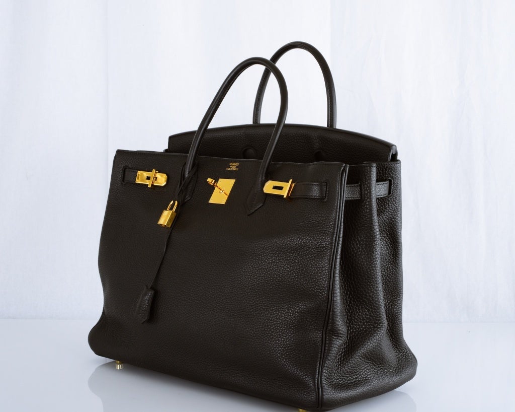 GORGEOUS Hermes Birkin BAG BLACK 40 CM WITH GOLD HARDWARE

As always, another one of my fab finds, THE BIGGER THE BETTER :) 
Hermes 40cm Birkin in beautiful BLACK with GOLD hardware 

CLEMENCE LEATHER PERFECTION 

• This bag comes with lock,