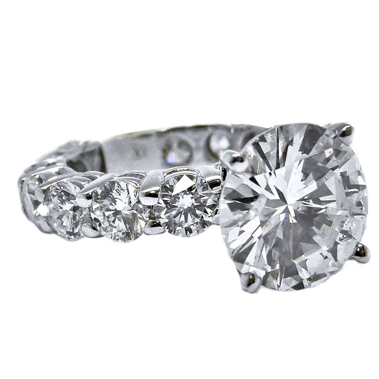 Brilliant 3.99 Carat Round Shaped Engagement ring