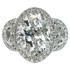 Oval-Shaped Diamond Ring 4