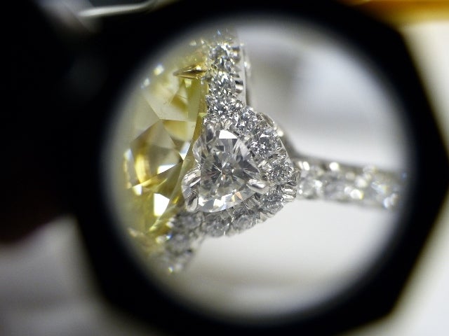 This diamond ring is beautiful and absolutely stunning. This ring was designed especially for Diana's 