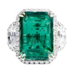 Exquisite Natural Green Emerald and Diamond Ring